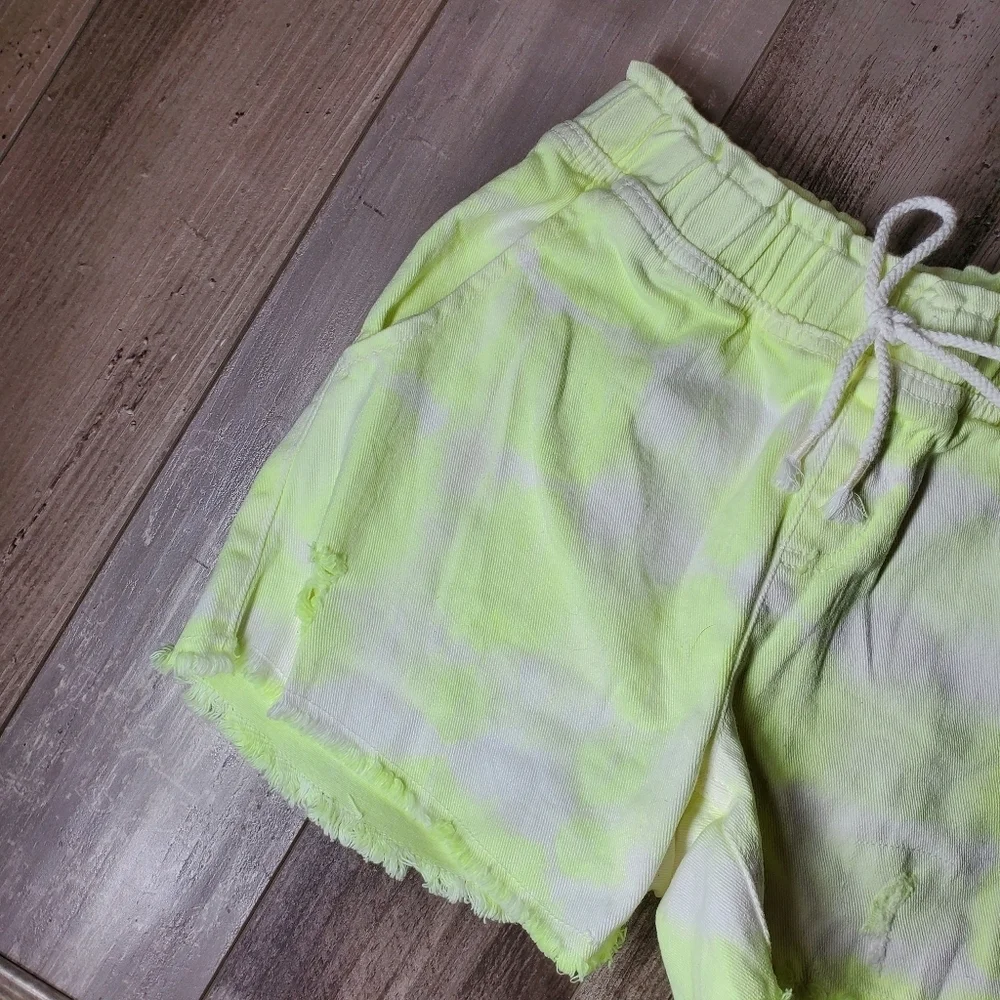 Justice Yellow and White Tie-Dye Elasticized Waistband Denim Shorts Size 12 NWOT